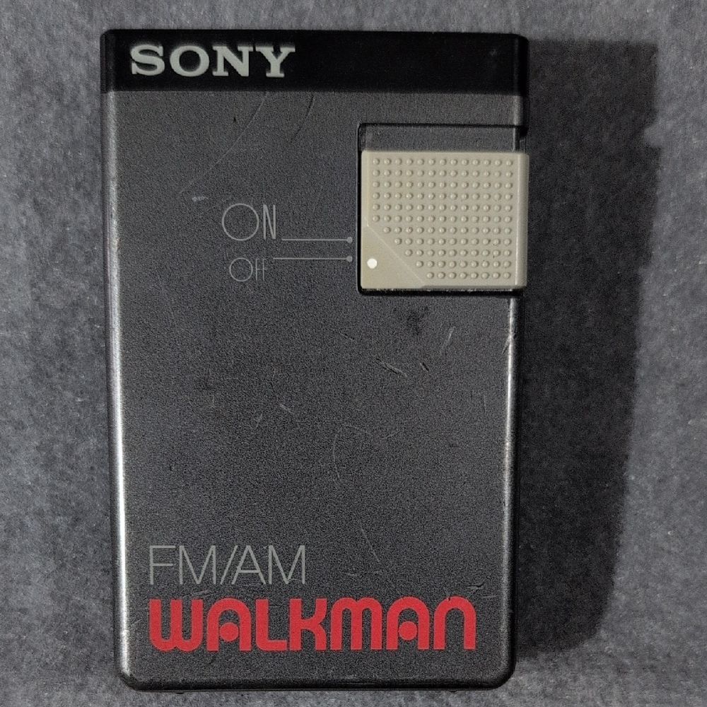 Sony Walkman SRF-19W Portable FM/AM Radio Vintage Grey